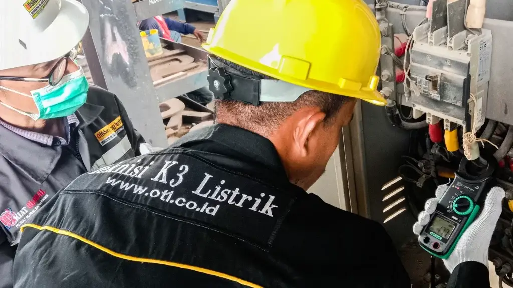 TEKNISI K3 LISTRIK